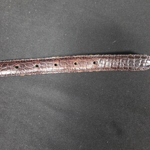 Cinturón reversible de piel para mujer Brighton C6500, color marrón cocodrilo, liso y negro, talla mediana 30 imagen 6