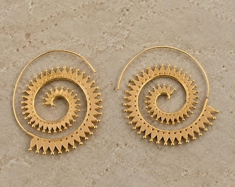 Ręcznie robione mosiężne spiralne kolczyki koła | Biżuteria plemienna Boho