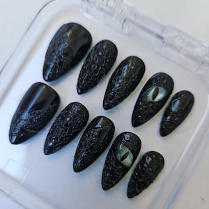 Perfekt für Halloween: Handgemalte Drachenauge Fake Nägel, Gothic Druck auf die Fingernägel