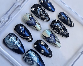 Unghie finte Blue Rose: Midnight Gothic Chrome Heart Art