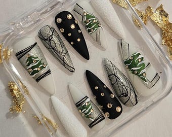 Kerstpers op nagels | Luxe winter nepnagels | Zwart wit zilver vakantienagels | Handgeschilderde kerstboomnagels | Herbruikbaar cadeau