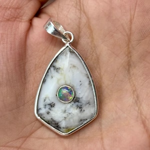 Dendritisk opal och etiopisk opalhänge: Halsband i sterlingsilver med trädagat