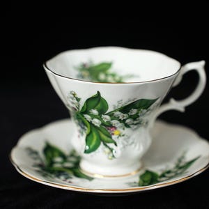 Royal Albert Lily of the Valley Tea Cup and Saucer – Flower of the Month Series, May Birthday, Bone China, England, Vintage