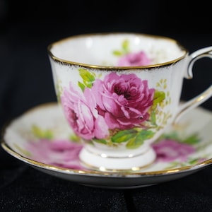 Royal Albert American Beauty Teacup and Saucer Set – Pink Roses, Bone China, England, Vintage Floral Teacup