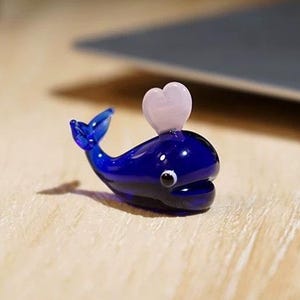 Handmade glass whale, mini whale, glass whale, desktop ornaments, car glass ornaments, glass animals, glass artwork,glass figurines