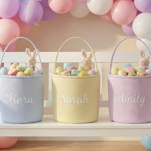 Cesta de Pascua personalizada de seersucker, cesta de Pascua para niños con nombre bordado, cubo personalizado para la búsqueda de huevos de Pascua, primer regalo de Pascua para bebé, cesta para niño y niña.