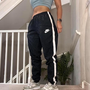 nike white stripe joggers
