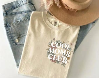 Koszulka Cool Moms Club, modna koszulka dla mamy, wygodna, kolorowa koszulka, uroczy prezent dla mamy, koszulka na Dzień Matki, koszulka w kwiaty dla mamy