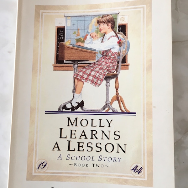 American Girl - Molly Learns a Lesson - A School Story - Book 2 - Previously Loved
