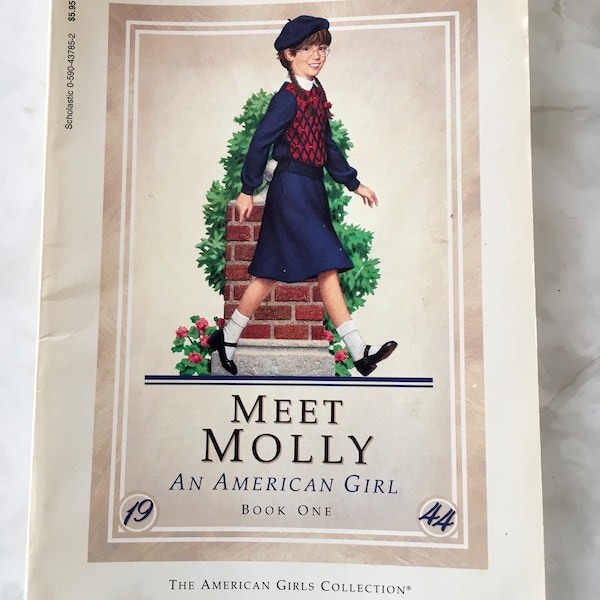 American Girl - Meet Molly - An American Girl - Book 1 - Previously Loved