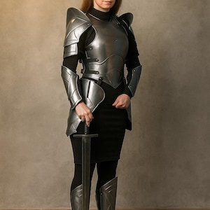 Handgemaakt damesharnas van gepolijst staal – volledig middeleeuws ridderpak | Cosplay- en LARP-kostuum