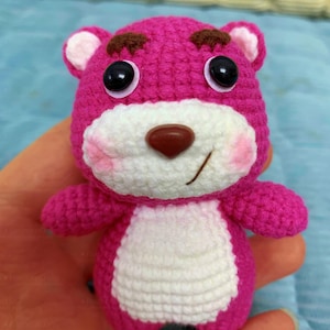 Gehaakte Wedgie Winnie de Poeh en aardbeibeer gehaakte knuffel - gehaakte pop, handgemaakte pop, minicadeau