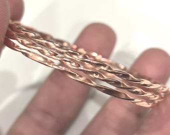 手作りの純銅製バングル：ミニマルな重ね付け可能な3本セット