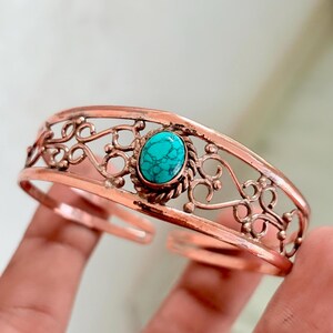 Handgefertigtes Armband aus Kupfer und Türkis, florales Armband, Boho-Schmuckstück