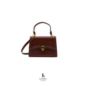 Mini Bag in Cognac – Elegante Handtasche aus veganem Leder mit Goldschnalle & Riemen, klassisch, handverlesen, ausdrucksstark
