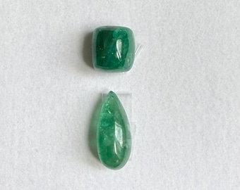 Cabochões de esmeralda natural: pedras preciosas lapidadas em formato de pera e almofada em formato de pão de açúcar