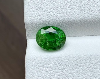 1.71 Carat Vivid Green Tsavorite Garnet: Oval Cut Gemstone