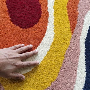 Handmade Tufted Wavy Rug | Retro Abstract Carpet image 2