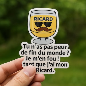 Stickers Ricard Humour – Pastis Autocollant Brillant ou Holographique – Sticker Apéro Drôle – Cadeau Fête des Pères, Ami, Bar, Sud
