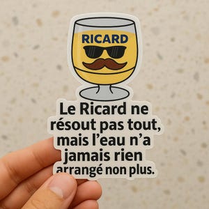 Stickers Ricard Humour – Pastis Autocollant Brillant ou Holographique – Sticker Apéro Drôle – Cadeau Fête des Pères, Ami, Bar, Sud