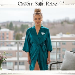 Peignoir d'acclamations en satin personnalisé, tenue personnalisée Hit Zero Cheer, tenues assorties pour l'équipe, robe d'entraînement d'équipe d'acclamation, robe de pom-pom girl, robe de chambre pour femme