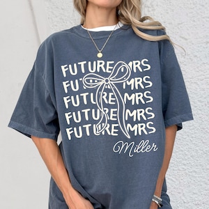 Zukunft Frau Benutzerdefinierte Komfort Farben Shirt Junggesellinnenabschied Brautparty Geschenk Braut, die Verlobungsfeier neu verlobt Shirt zu sein Verlobte Tee