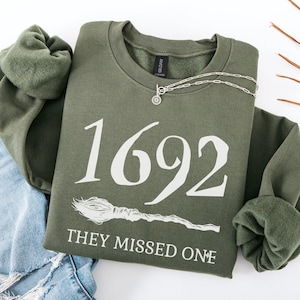 Moletom &quot;Eles Perderam Uma Bruxa de Salem&quot; 1692, Camiseta Assustadora de Halloween, Blusa Engraçada de Fantasma de Outono