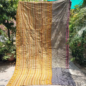 Bohemian Cotton Patchwork Kantha Quilt Hand-Stitched Sari Throw Blanket