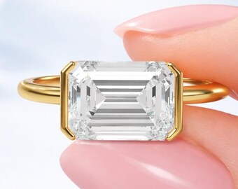 Anillo de compromiso de oro amarillo con esmeralda de 4,00 ct y diamantes cultivados en laboratorio engastados en bisel. Certificado IGI.