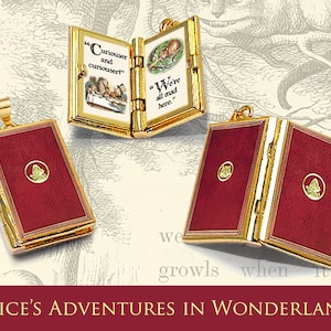 Pendentif citation médaillon livre miniature - Les aventures d'Alice au pays des merveilles par Lewis Carroll - Collier livre articulé avec breloques