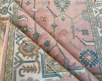 Handgeknüpfter Oushak Teppich in Rosa & Grün: Moderner Türkischer Wollteppich