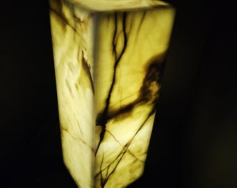Lampe à poser en onyx vert