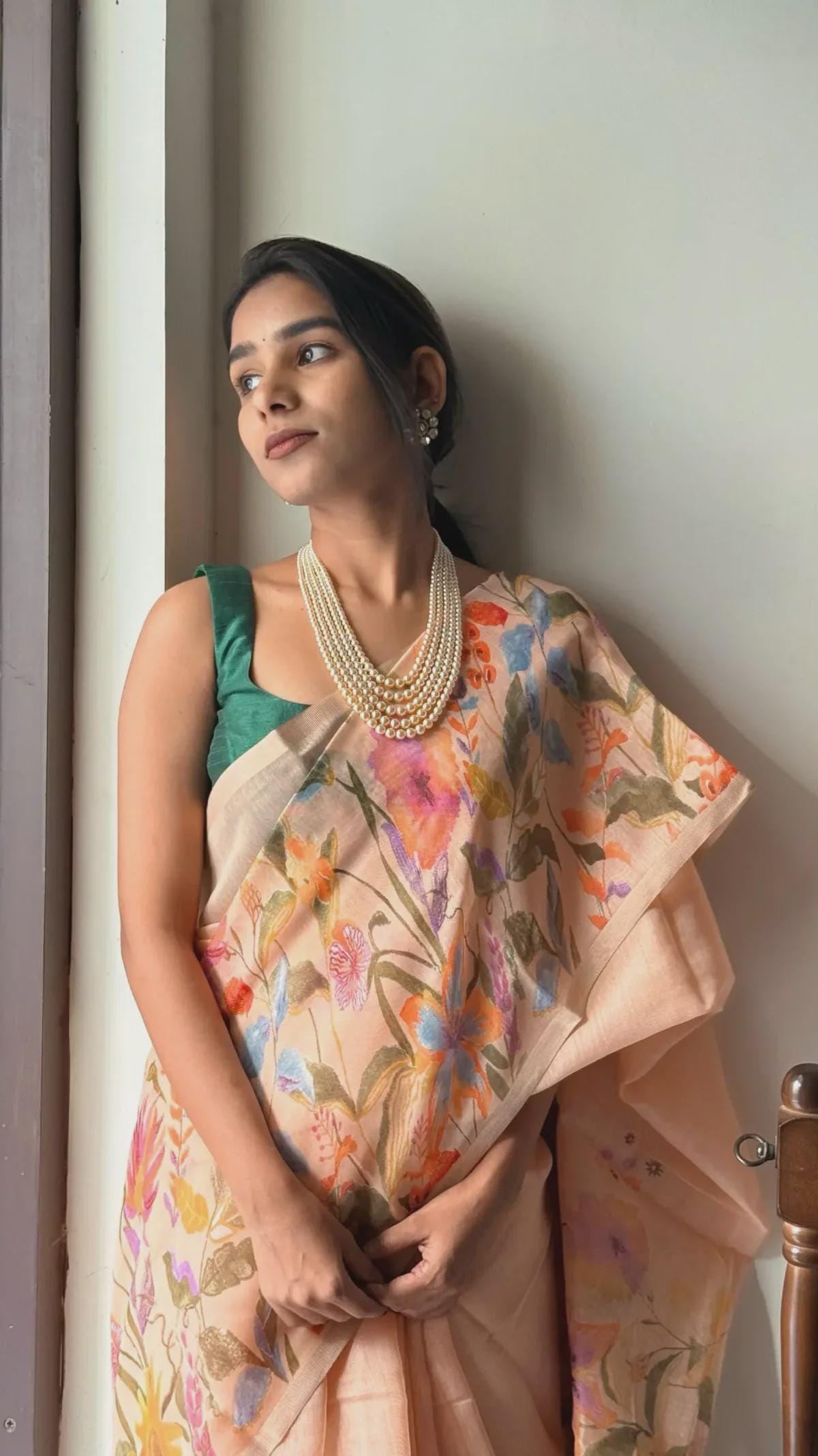Premium Floral Prints Soft Linen Cotton Saree, Stylish trendy Elegent Cocktail saree, Printed saree, Gift for her