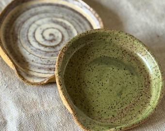 Handmade Ceramic Spoon Rest – Cream Spiral or Speckled Moss Stoneware Kitchen Accessory
