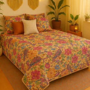 Ręcznie robiona narzuta Kantha z motywem kwiatowym i ptakami | Narzuta bawełniana w stylu vintage z Indii | Narzuta w stylu boho patchwork.