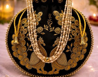 Bolso Potli de terciopelo negro / Bordado de pavo real dorado, bolso de mano con asa de perlas.
