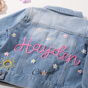 Adorables chaquetas vaqueras bordadas a mano para bebé: diseños de nombres personalizados para recién nacidos, bebés y niños pequeños