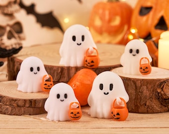 Cute Ghost With a Pumpkin,3D Print Halloween Ghost,Halloween Decoration Desk Display,Spooky Home Decor,Adorable Fall Accent,Halloween Gift.