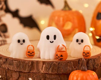Cute Ghost With a Pumpkin,3D Print Halloween Ghost,Halloween Decoration Desk Display,Spooky Home Decor,Adorable Fall Accent,Halloween Gift.