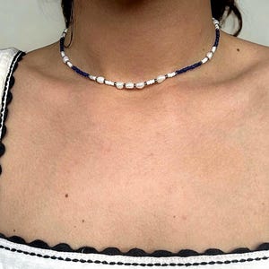 Colar gargantilha de pérolas de água doce | Colar delicado de contas | Colar de camadas | Joias feitas à mão | Colar de verão | Ideia de presente para ela