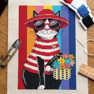 Patrón de gato para punto de cruz en PDF, diseño de gato con flores arcoíris - 85 x 132 puntos