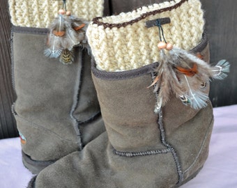 Feather Boot Cuffs - Crochet Boot Cuffs with Feather Pin -  Boot Socks - Boot Toppers - Fall Winter Fashion - Pick Your Color