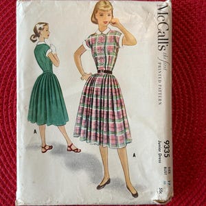 RARE Vintage 1953 McCalls Schnittmuster 9335 Misses Fit N Flare mittellanges Kleid Größe 16 UnCut- 50er Jahre Schnittmuster