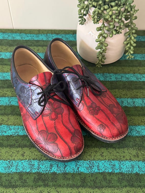 Women's Biltrite Red and Blue Floral Embossed Leather Oxford Shoes Bowling Shoes Size 8-9