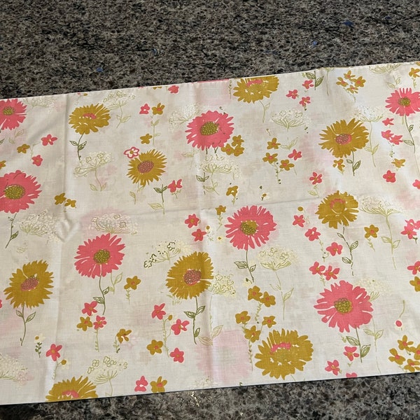 Vintage 1960'S J C Penney Fashion Manor Pink Daisy Muslin Standard Pillowcase- flower power pillowcase, pink daisy pillowcase