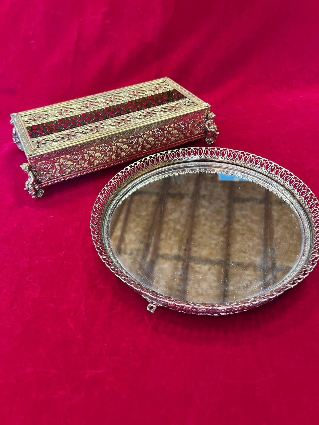 U CHOOSE Vintage Gold Ormolu Metal Filigree Round Bathroom Vanity