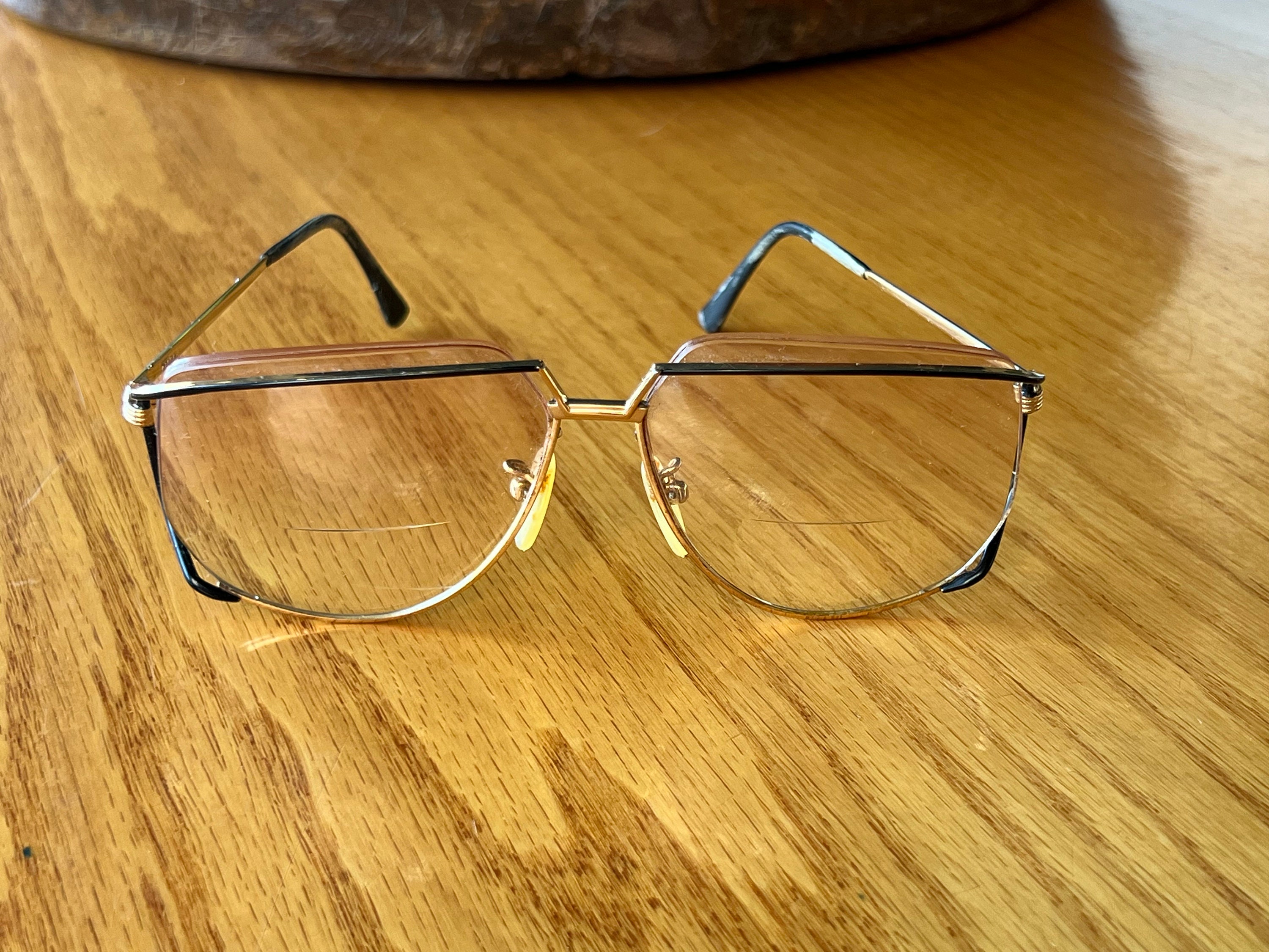 Vintage 70s-80s Tura MOD.425 Gold / White Metal Rim Eyeglasses 60-13 Unisex RARE Tura Vintage Sunglasses Rimless White & Gold 70 main image 4