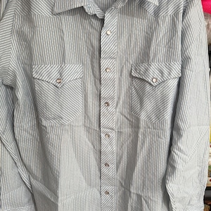 Vintage Men's WRANGLER Long Tails  Powder Blue Striped Western Cowboy Long Sleeve Snap Front Shirt Permanent Press Size 17 x 35- Wrangler