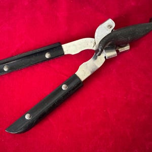 Vintage FLINT EKCO Heavy Duty Held Can Opener Patent Pending~ can opener Black Handle with Brass Rivets~