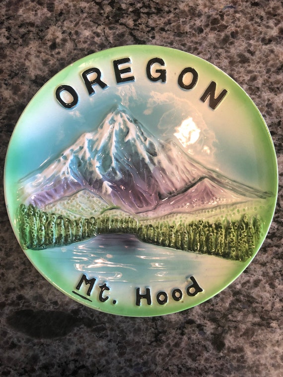 Mt Hood collector plate Vintage 1950/60’s Mt Hood Oregon Shiny Pastel Souvenir Collector Wall Plate 8 1/4”~ Oregon  souvenir plate
